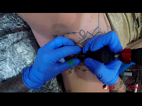 ❤️ Sully Savage oo aad u tattooed ayaa Kintirkeeda ku sawirtay tattoo ❤️❌ Galmada dabada ❌️